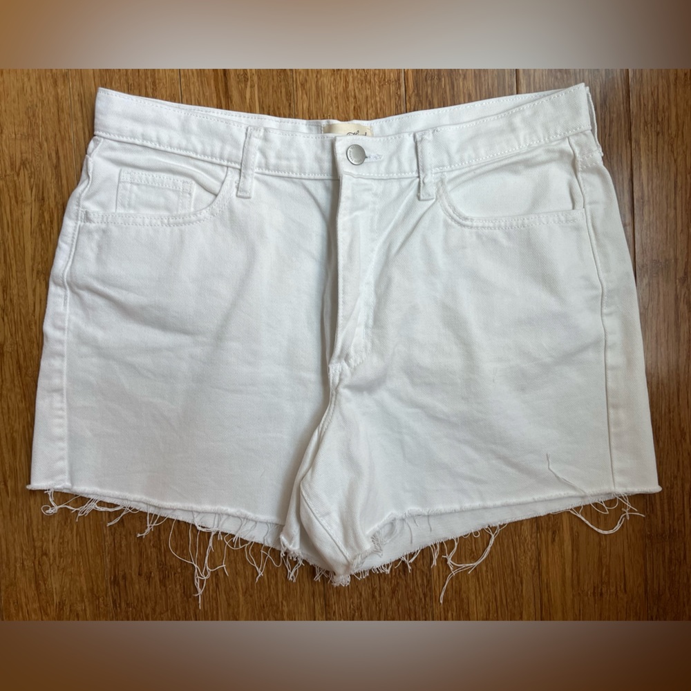 Universal Thread White Denim Shorts size 8 boyfriend shorts. 1267